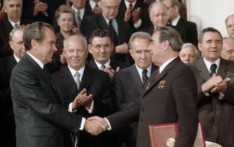 President Richard Nixon shakes hands with Leonid Brezhnev after the signing of the SALT treaty. Among those in the audience, in the front row between Nixon and Brezhnev, are Podgorny, Kosygin, and Andrei Gromyko. (Photo by © Wally McNamee/CORBIS/Corbis via Getty Images)