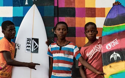 Fare surf nelle zone di guerra, il documentario sui "surfisti-soldati"