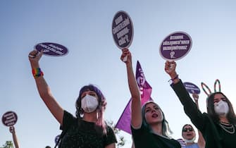 Manifestazione di donne contro l'uscita della Turchia dalla convenzione di Istanbul