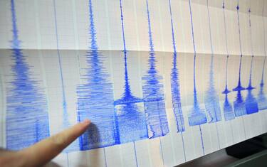A man points at a seismic chart at the Central Weather Bureau in Taipei on March 4, 2010 after a 6.4 magnitude rocked southern Taiwan near the island's second largest city of Kaohsiung. The quake hit about 70 kilometres (about 40 miles) from the main southern city of Kaohsiung, the US Geological Survey said, and it was felt as far away as the capital Taipei in the north of the island. AFP PHOTO / Sam YEH (Photo credit should read SAM YEH/AFP via Getty Images)
