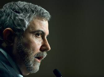 84741376 TO GO WITH AFP STORY by Rob Lever Professor of Economics and International Affairs at Princeton University, New York Times columnist, and 2008 Nobel Peace Prize winner in Economics, Paul Krugman, delivers remarks on February 11, 2009 at the Institute for America's Future "Thinking Big, Thinking Forward" conference on America's economic future at the Capitol Hilton in Washington, DC. AFP Photo/Paul J. Richards (Photo credit should read PAUL J. RICHARDS/AFP via Getty Images)