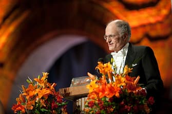 Professor Thomas Sargent of the US delivers a speech at the Nobel banquet in the Stockholm City Hall, on December 10, 2011. AFP PHOTO/ JONATHAN NACKSTRAND (Photo credit should read JONATHAN NACKSTRAND/AFP via Getty Images)