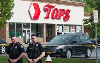 epa09947825 Police officers on the scene of a mass shooting at the Tops Friendly Market grocery store in Buffalo, New York, USA, 14 May 2022. A gunman, who has been taken into custody by police, reportedly opened fire at the market killing as many as 10 people.  EPA/BRANDON WATSON