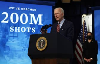 WASHINGTON, DC - APRIL 21: U.S. President Joe Biden (R) makes remarks in response to the verdict in the murder trial of ex-police officer Derek Chauvin as Vice President Kamala Harris (R) looks on at the Cross Hall of the White House April 20, 2021 in Washington, DC. Derek Chauvin was convicted on all three charges in the death of George Floyd. (Photo by Alex Wong/Getty Images)