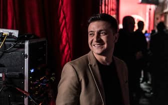 KIEV, UKRAINE - MARCH 19: Ukrainian presidential candidate Volodymyr Zelenskiy backstage during the filming of his comedy show Liga Smeha (League of Laughter) on March 19, 2019 in Kiev, Ukraine. Ukrainians are set to go to the polls on March 31, choosing from nearly 40 registered candidates. Zelenskiy is in the lead with an unconventional campaign, but it is unlikely he will win an outright majority, forcing a second round runoff of the top two candidates on April 21. (Photo by Brendan Hoffman/Getty Images)