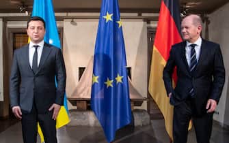German Chancellor Olaf Scholz (R) and Ukrainian President Volodymyr Zelensky pose for a picture as they meet at the Munich Security Conference (MSC) in Munich, southern Germany, on February 19, 2022. - During the 58th Munich Security Conference running from February 18-20, 2022, international diplomats and experts meet to discuss topics such as global order, human and transnational security, defense or sustainability. (Photo by Sven Hoppe / POOL / AFP) (Photo by SVEN HOPPE/POOL/AFP via Getty Images)