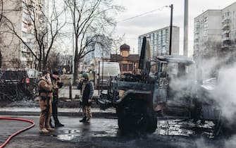 KIEV, UKRAINE - FEBRUARY 25: Ukrainian soldiers look at their burnt-out army military vehicle on February 25, 2022, in Kiev, Ukraine. Russian soldiers have entered Kiev to carry out fighting at several points in the country. Russia has called for Ukraine to lay down its arms, while Ukraine's president offers to negotiate to stop the war. Ukraine has been under attack by Russia since the early hours of February 24. So far, the attacks have claimed the lives of 137 people and 316 wounded on the Ukrainian side at the end of the first day since the Russian invasion. (Photo By Diego Herrera/Europa Press via Getty Images)