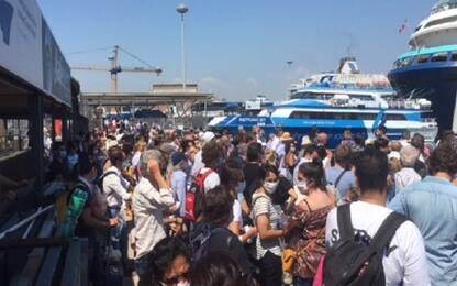 Assembramenti a Napoli per imbarchi: sindaco Capri lancia l’allarme