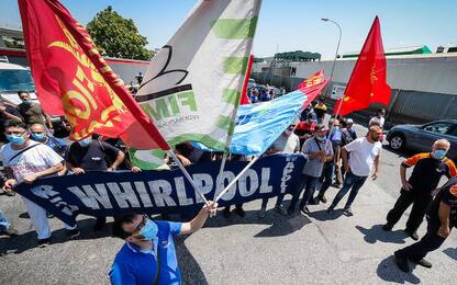 Whirlpool: lavoratori in protesta, blocco stradale a Napoli