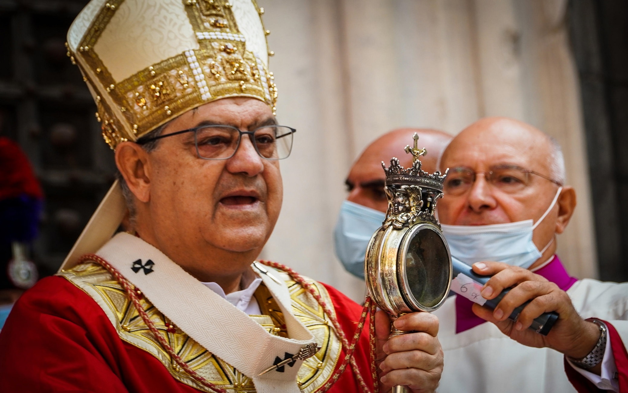 Miracolo San Gennaro. Il cardinale Crescenzio Sepe in un momento della ricorrenza del miracolo di San Gennaro. Napoli 19 Settembre 2020 ANSA/CESARE ABBATE/