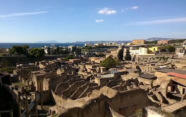 Rubano reperti di Pompei e li restituiscono perché "portano sfortuna"