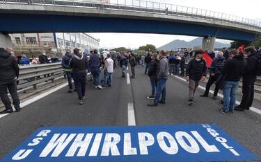 The workers of the Whirlpool block the motorway at the plant in via Argine, Naples, Italy, 28 October 2020. The protest is part of the initiatives to fight against the closure of the plant scheduled for next Saturday, 31 October. The workers are making 8 hours of strike, proclaimed by trade union organizations, to urge the government to a decisive intervention on the multinational to prevent the cessation of productive activities.   ANSA / Cesare Abbate