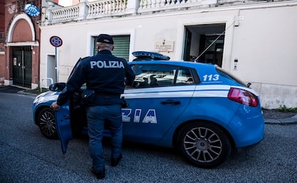 In stato di agitazione aggredisce agenti, arrestato a Napoli