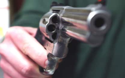 Afragola, 44enne ferito da colpi di pistola: si ipotizza una rapina