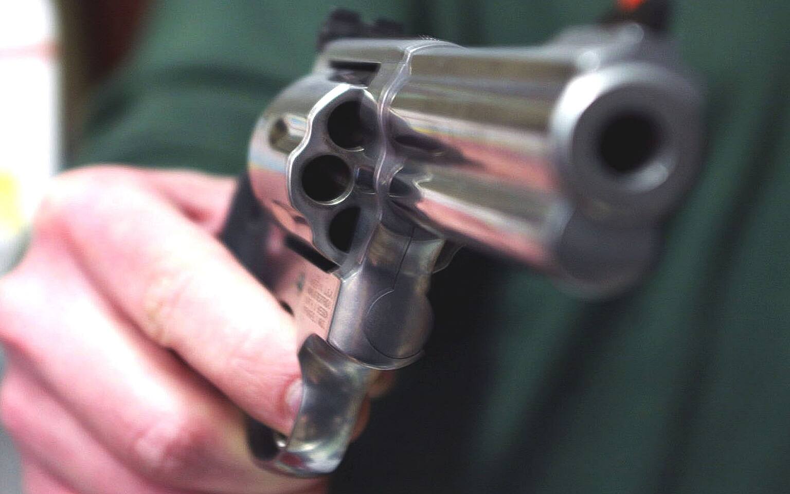 Un uomo ucciso a colpi di pistola dopo una lite in piazza ...