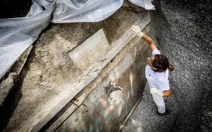 Pompei, scoperta una tomba con un corpo parzialmente mummificato
