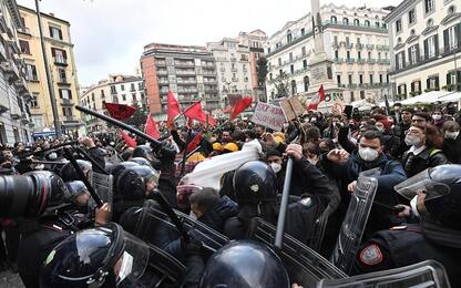 Napoli, scontri durante manifestazione per ragazzo morto durante stage