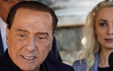 Silvio Berlusconi oggi a Napoli in una trattoria di Marechiaro. Napoli 20 Maggio 2022. ANSA/CESARE ABBATE 