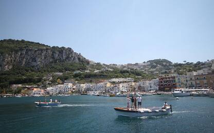 Capri, sbarca da aliscafo con un etto di hashish: arrestato 52enne