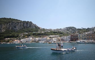Una panoramica del porto di Capri durante la protesta contro gli aumenti del prezzo dei biglietti degli aliscafi, 27 Maggio 2012. ANSA/CESARE ABBATE/