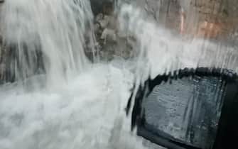 Fiumi di pioggia torrenziale causati dalla bomba d'acqua abbattutasi su Capri, 13 Ottobre 2022. ANSA/GIUSEPPE CATUOGNO
