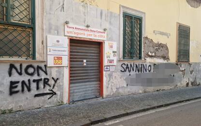 Scritte contro presidente Arcigay Napoli, al loro posto un murale