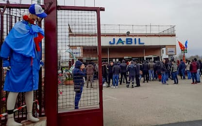 Jabil, licenziamenti rinviati di un mese ma prosegue mobilitazione
