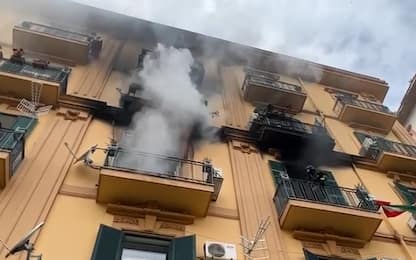 Napoli, incendio in viale Maria Cristina: fumo tra i palazzi