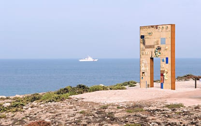 Lampedusa, danneggiato monumento Porta d'Europa dedicato ai migranti