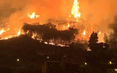 Incendi: vasto rogo a Lipari, paura a Quattropani