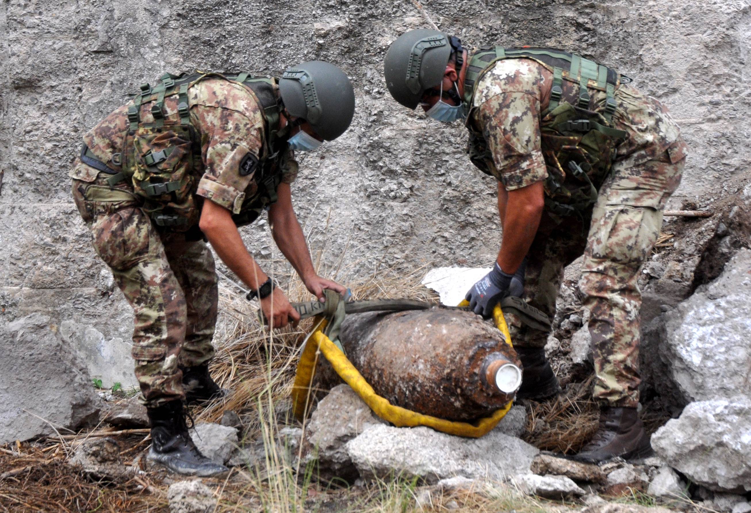 Le operazioni dei militari (4° Reggimento Genio Guastatori dell'Esercito) Le operazioni dei militari (4° Reggimento Genio Guastatori dell'Esercito)
