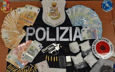 Arsenale e droga in un casolare nel Siracusano, arrestato 37enne