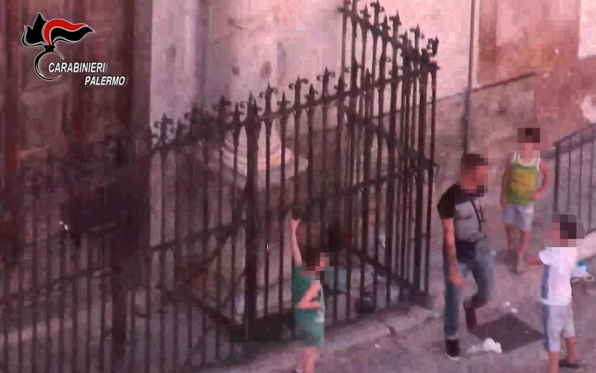 Una immagine dello spaccio a Palermo, 30 settembre 2020 ANSA/UFFICIO STAMPA CARABINIERI