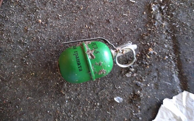 La bomba a mano trovata a Palermo