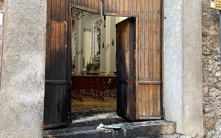 L'incendio nella chiesa