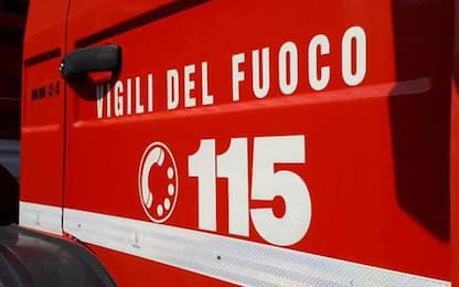 Pavia, furgone in fiamme: autista muore carbonizzato