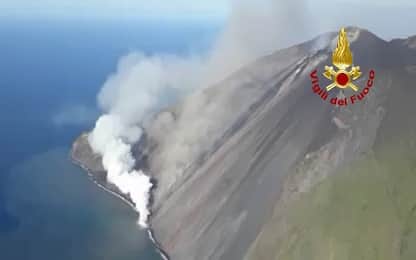 Stromboli: prosegue attività esplosiva, turisti assistono a eruzione