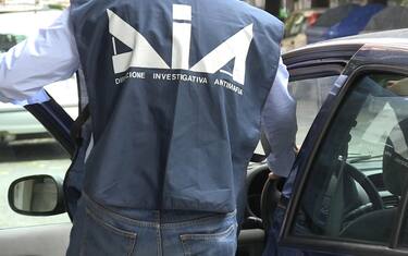 Torino, auto di lusso dall'estero evadendo il fisco: sei arresti