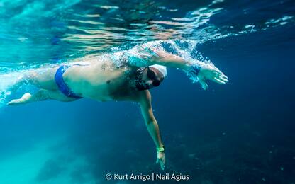 Neil Agius nuota da Linosa a Malta in 52 ore, è record mondiale