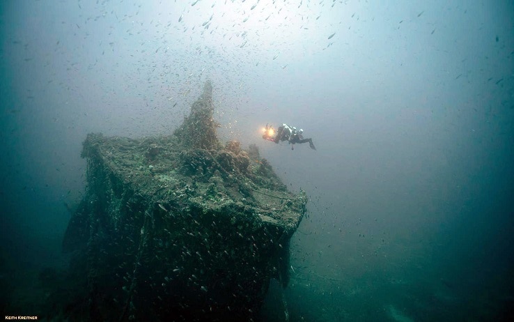 Subacquei alla ricerca, a partire da 20 miglia dalla costa di Lampedusa (Agrigento) e fino ad arrivare a 100 miglia di distanza, ad una profondità che va da 33 a 140 metri, fino a dove riescono a scendere i sub, di decine e decine di relitti storici, 20 luglio 2021. ANSA / ufficio stampa +++ ANSA PROVIDES ACCESS TO THIS HANDOUT PHOTO TO BE USED SOLELY TO ILLUSTRATE NEWS REPORTING OR COMMENTARY ON THE FACTS OR EVENTS DEPICTED IN THIS IMAGE; NO ARCHIVING; NO LICENSING +++