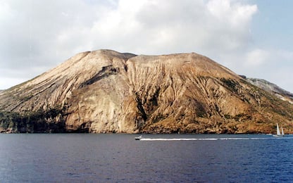 Vulcano, continua attività fumarole su isola delle Eolie