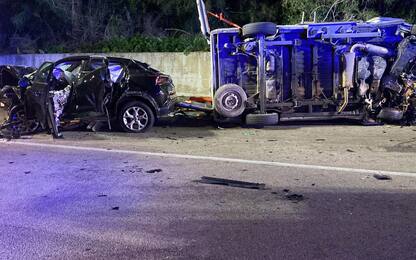 Incidente nel Nisseno, scontro tra auto e ambulanza: due morti