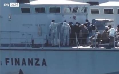 Migranti, ancora sbarchi a Lampedusa: nell'hotspot 431 persone