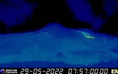 Eruzione sull'Etna, emissione lavica nella Valle del Bove