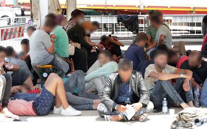 Migranti, a Messina sbarcate 179 persone e 5 morti
