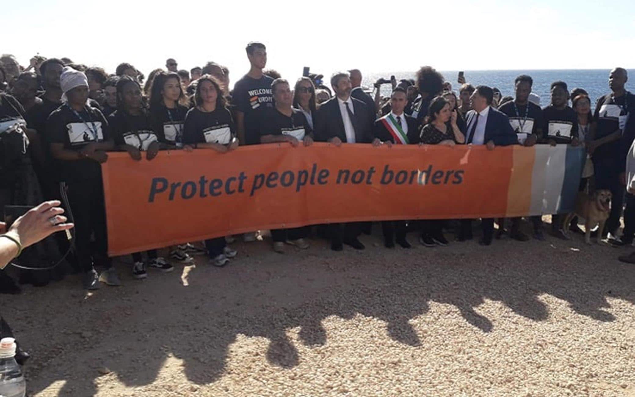 La manifestazione a Lampedusa