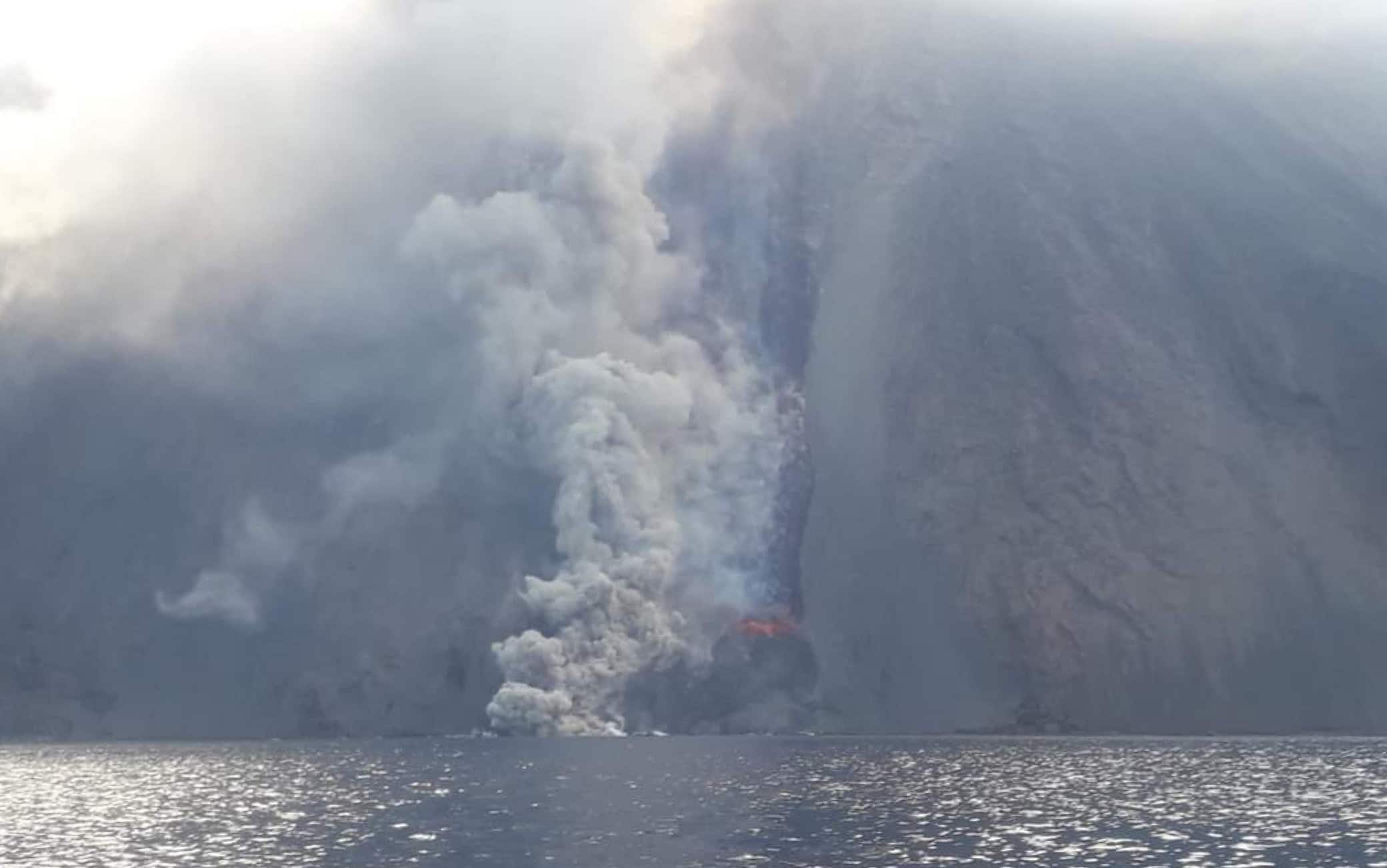The lava flow, which was formed following the eruption of the Stromboli volcano, reached the sea, Stromboli island, southern Italy, 09 October 2022. Its contact with water raises intense clouds of steam. The original pyroclastic flow is followed by other small flows. The explosive activity does not show significant changes. From the seismic point of view, an increase in the amplitude of the volcanic tremor was observed which reached high levels in correspondence with the pyroclastic flow; currently the amplitude of the tremor is at medium-high levels.
ANSA/GIANLUCA GIUFFRE'