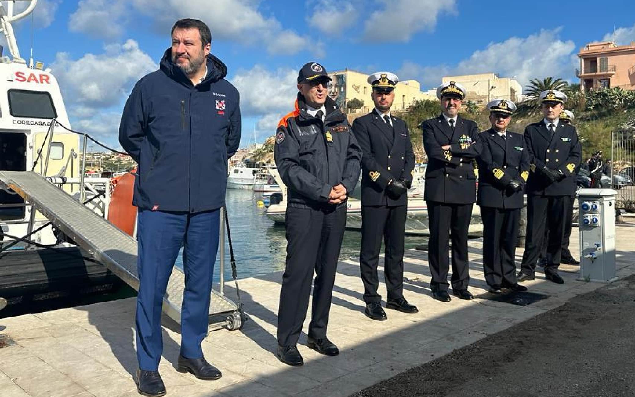 Il vicepremier e ministro delle Infrastrutture e Trasporti, Matteo Salvini, durante la conferenza stampa nell'area marina protetta di Lampedusa, 19 Dicembre 2022. ANSA/US SALVINI +++ NO SALES, EDITORIAL USE ONLY +++ NPK +++