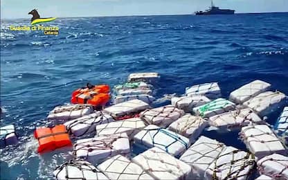Sequestrate due tonnellate di cocaina in mare al largo della Sicilia