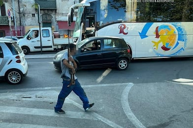 Palermo, trovato l'uomo che girava con fucile: l'arma era giocattolo